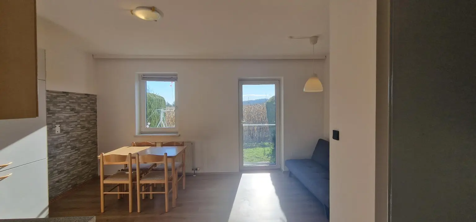 Golfer und Thermenliebhaber aufgepasst! Entzückende ruhige Terrassenwohnung mit Reihenhauscharakter.