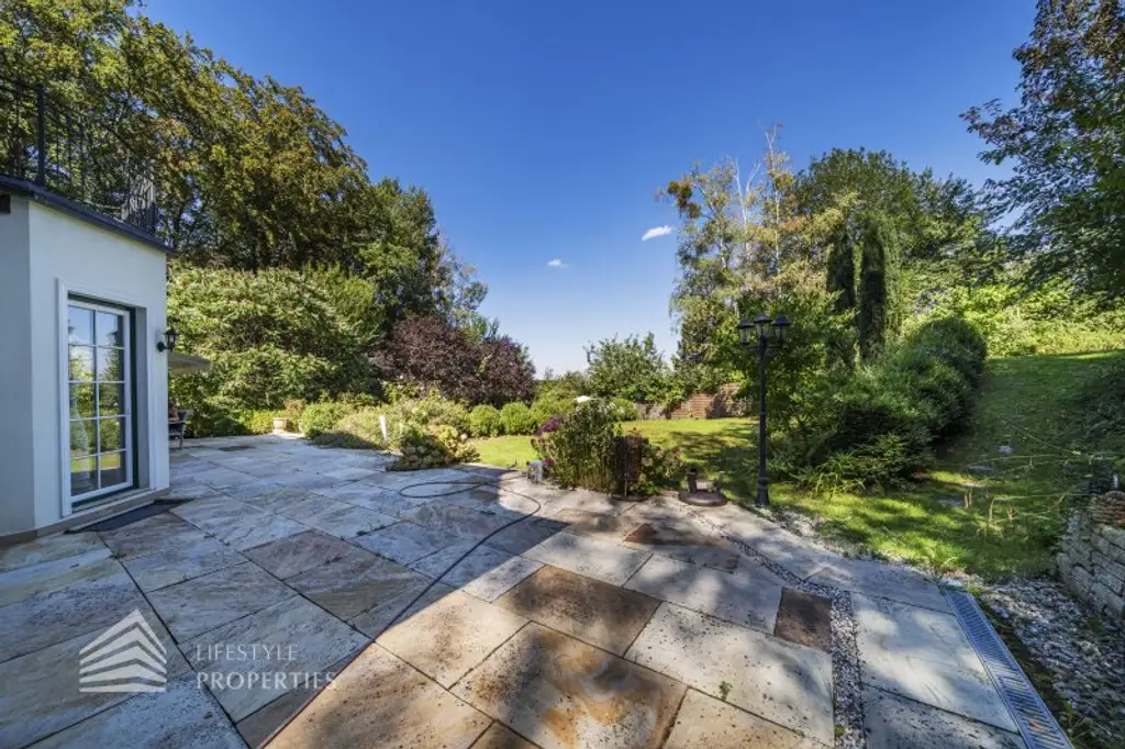 Wunderschöne Villa mit Pool und weitläufigem Grundstück, Nähe Pressbaum