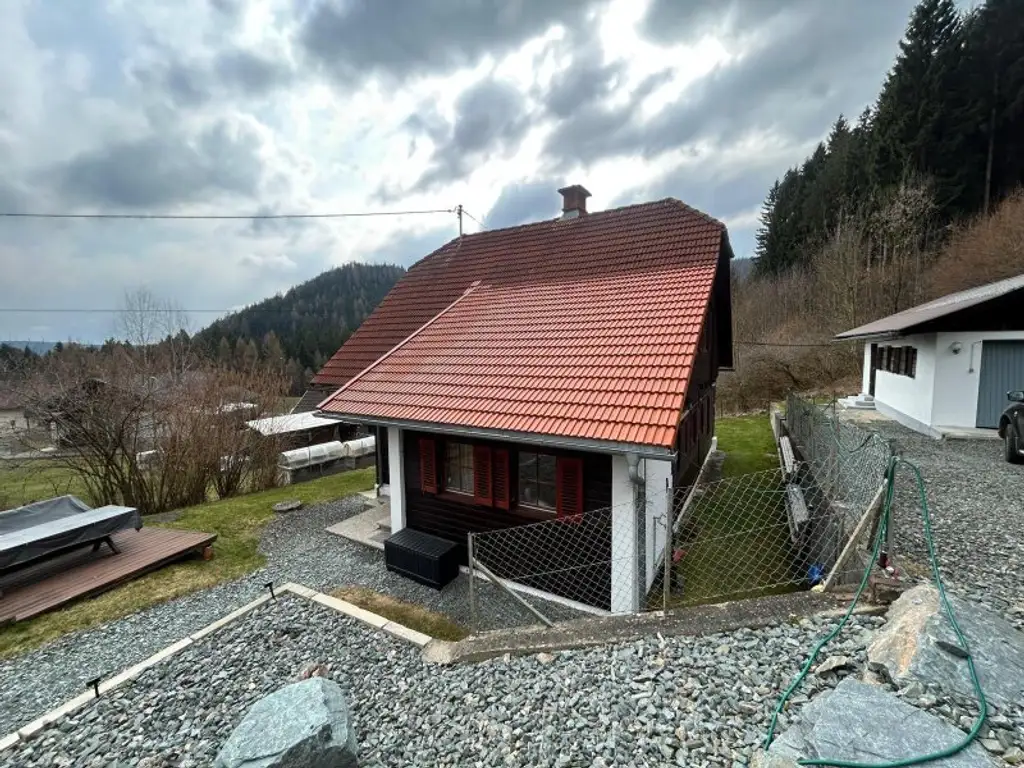 2776 m² Grund + Charmantes Einfamilienhaus im Sonnigen  Himmelberg mit Garten, + Garage & Werkstatt für 199.000 €