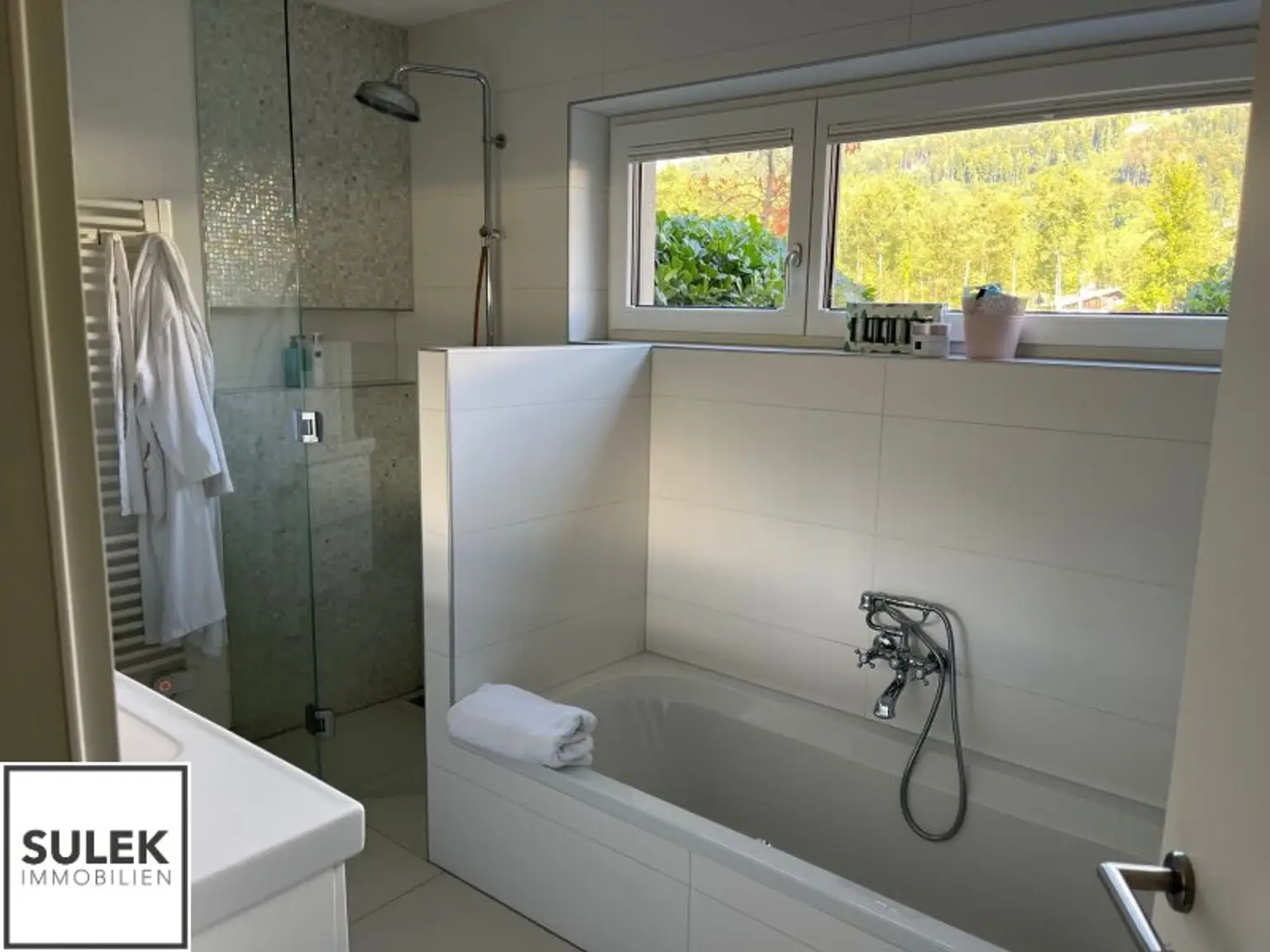 Attersee am Attersee: 2,5 Zimmer-Gartenwohnung mit Pool & Golfplatznähe – 250m zum Attersee | Jahresmiete