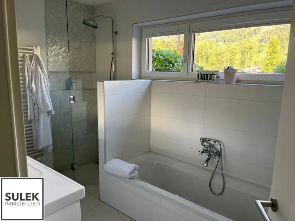 Attersee am Attersee: 2,5 Zimmer-Gartenwohnung mit Pool & Golfplatznähe – 250m zum Attersee | Jahresmiete