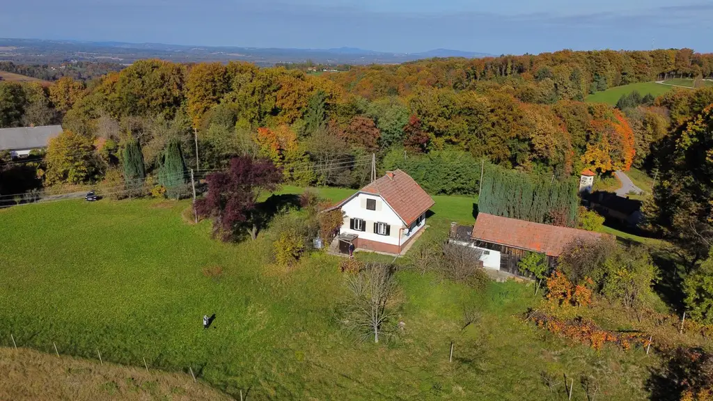 SLOWENIEN!!! Sanierungsbedürftiges Knusperhäuschen in einmaliger Aussichtslage!