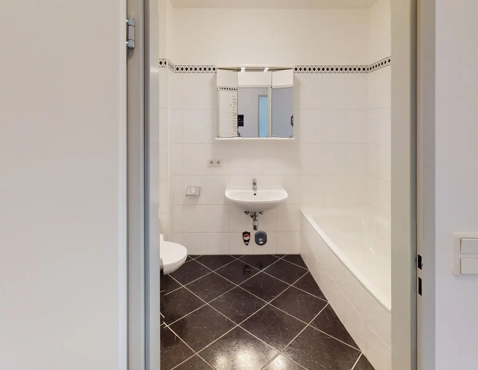 orea | Langfristig vermietete Anlagewohnung im 14. Bezirk - 2 Zimmer mit Balkon nahe Linzer Straße!