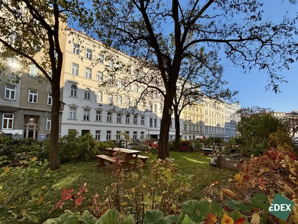 Charmante 2-Zimmer-Dachgeschosswohnung mit Süd-Terrasse und Kühlung nähe Arenbergpark