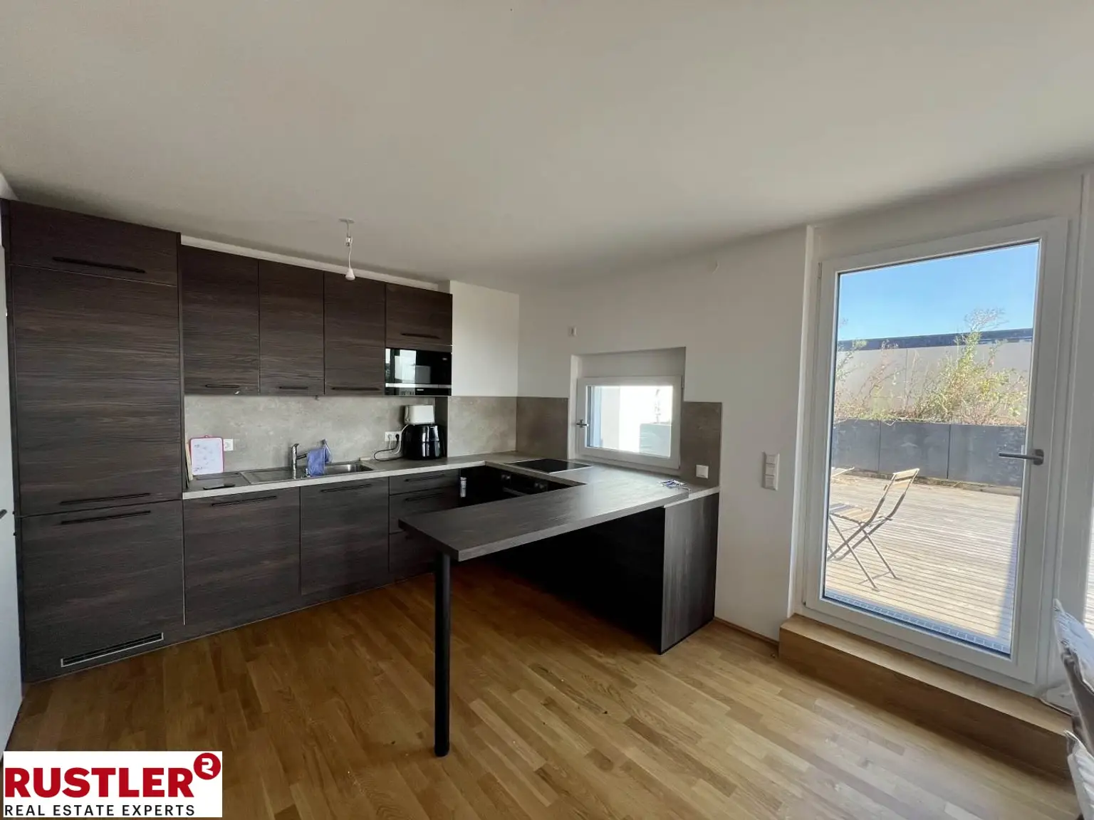 **ATTEMSGARTEN - HOCHWERTIGE 4 Zi WOHNUNG INKL. KÜCHE - 2 TERRASSEN - 2 BÄDER UND FITNESS**