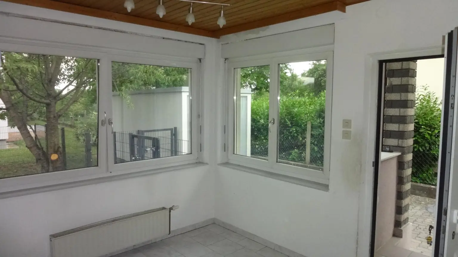* Gelegenheit *  Einfamilienhaus mit viel Wohnfläche, Keller und Garten!