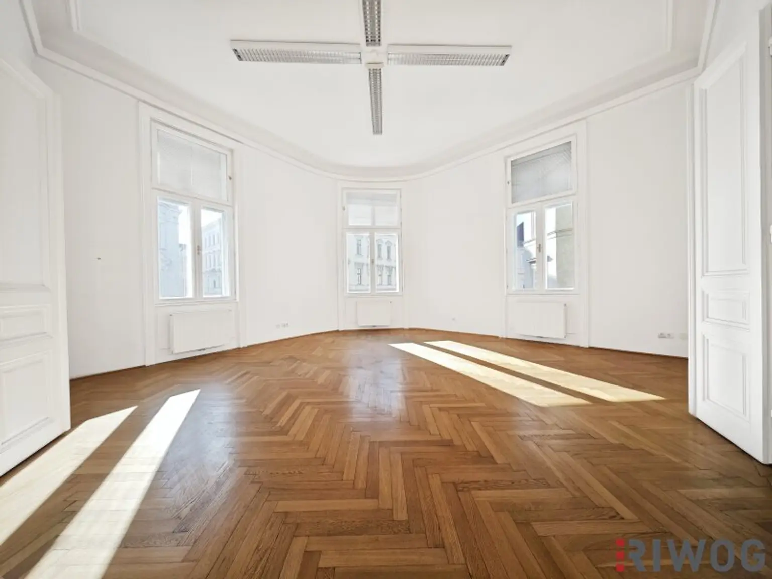 Topsaniertes Stilaltbaubüro in Naschmarktnähe | sehr hell | 154m² mit 4 bis 5 Zimmern | Luftwärmepumpe