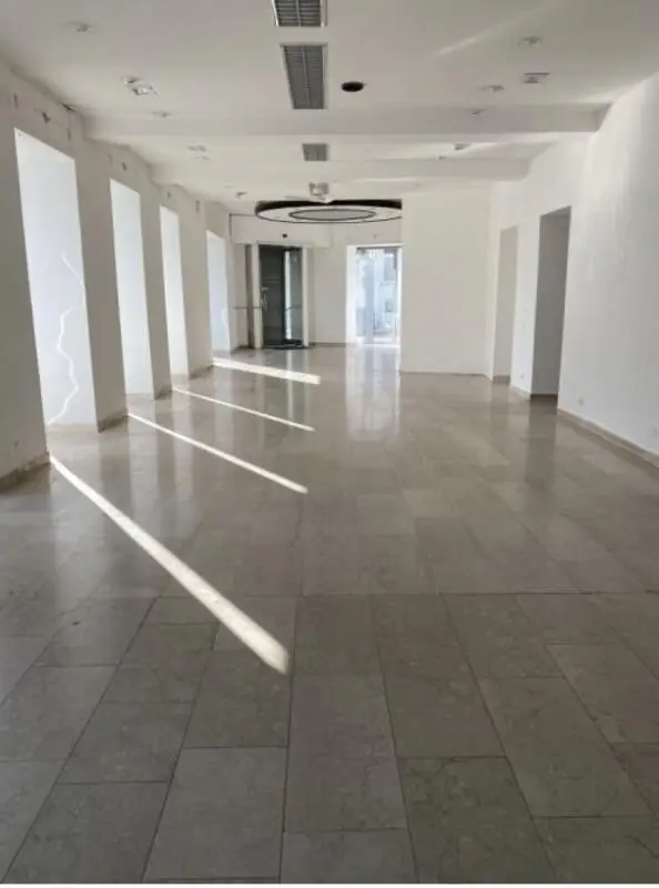 Geschäftslokal, modernes Geschäftslokal / Büro / Praxis - große Auslageflächen