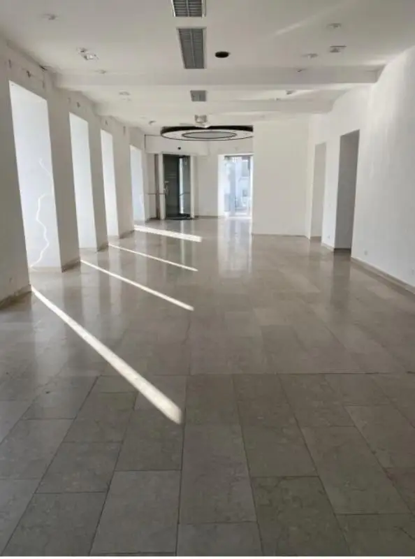 Geschäftslokal, modernes Geschäftslokal / Büro / Praxis - große Auslageflächen