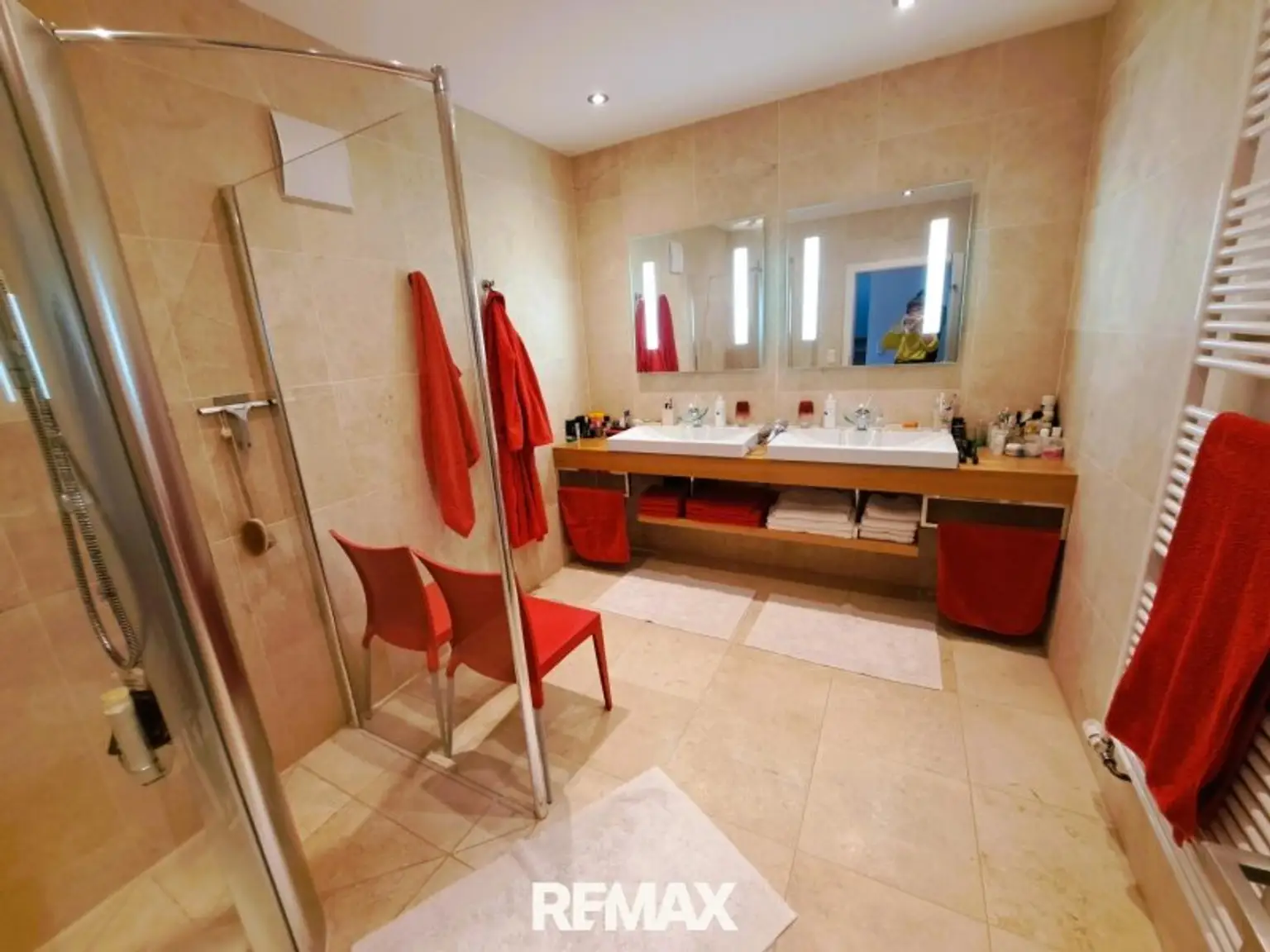Badezimmer mit Dusche