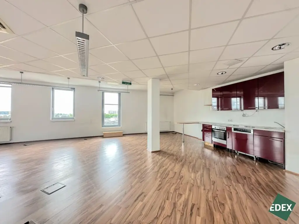 Modernes Büro mit guter Anbindung und Terrasse