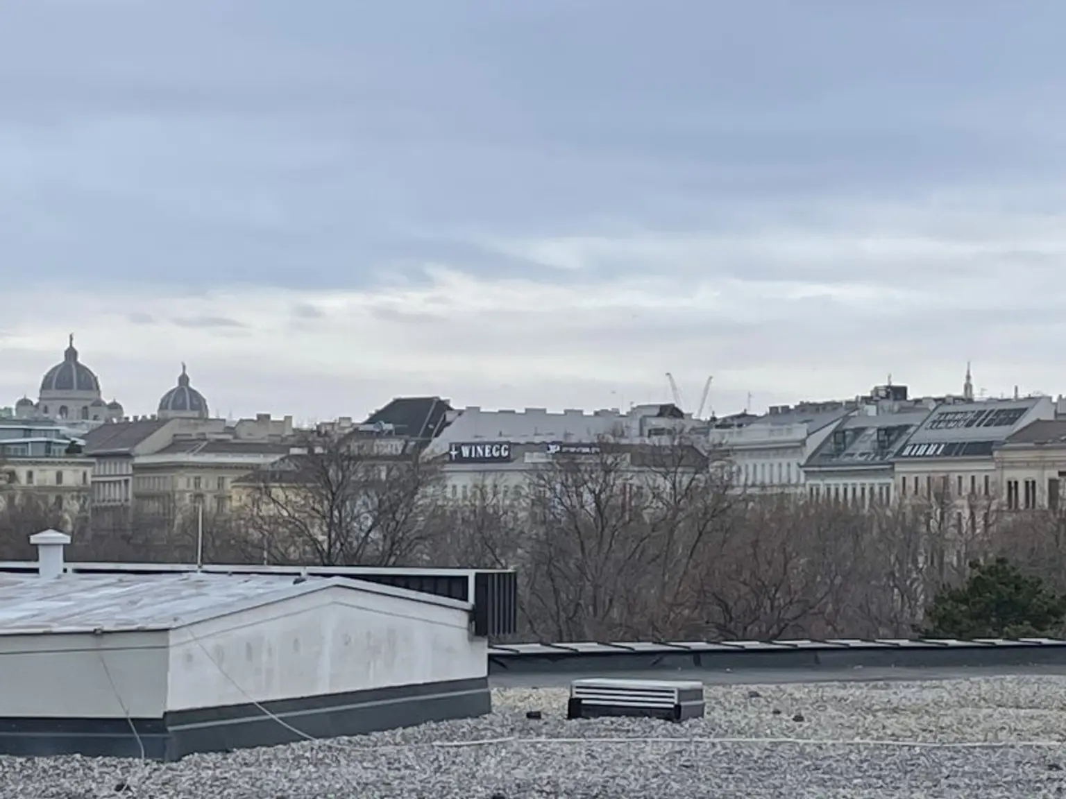 MODERNES 42 m²-APARTMENT BEIM KARLSPLATZ - GARAGE!