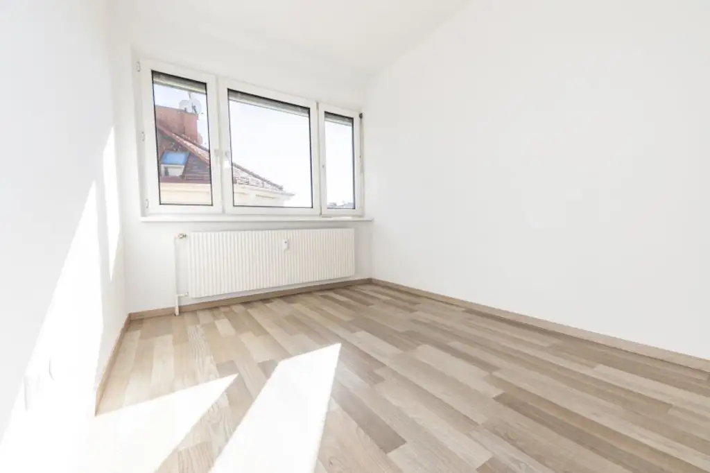 OHNE PROVISON I XXL-BALKON I TOP-SANIERT I 4 ZIMMER I LENDPLATZ I SEHR HELL I RUHIG I HAUSTIERE WILLKOMMEN I PARKPLATZ I PROJEKT WOHNEN I