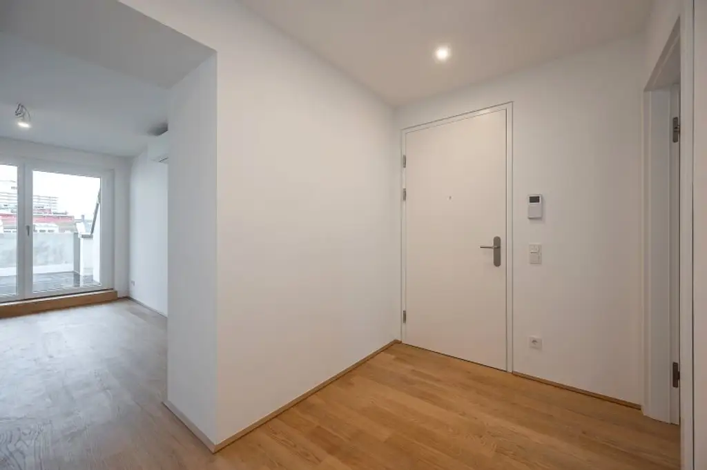 EDUART-Die Kunst des Wohnens: Hochwertiger 3-Zimmer DG-ZWEITBEZUG mit ca. 15m² Balkon! (10/19)