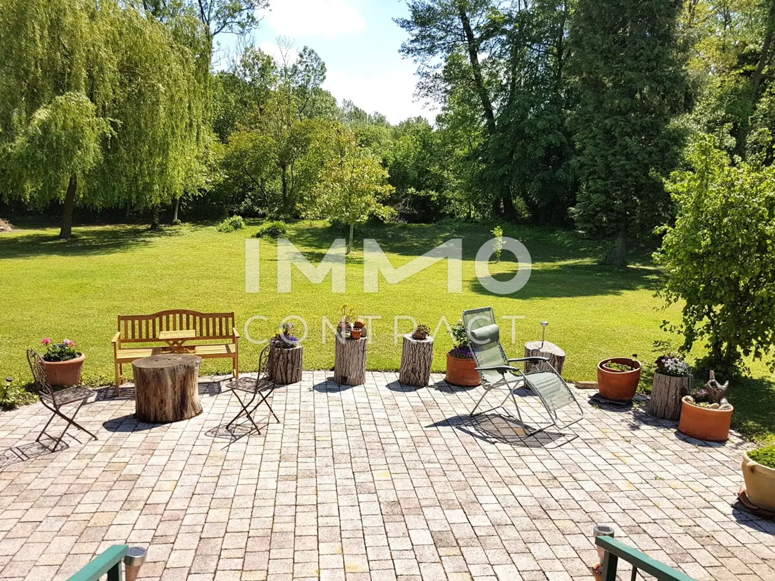 Französisches Jagd-Chalet – nur 30 Minuten von Wien: 2.480 m² Grundstück in unverbaubarer Ruhelage