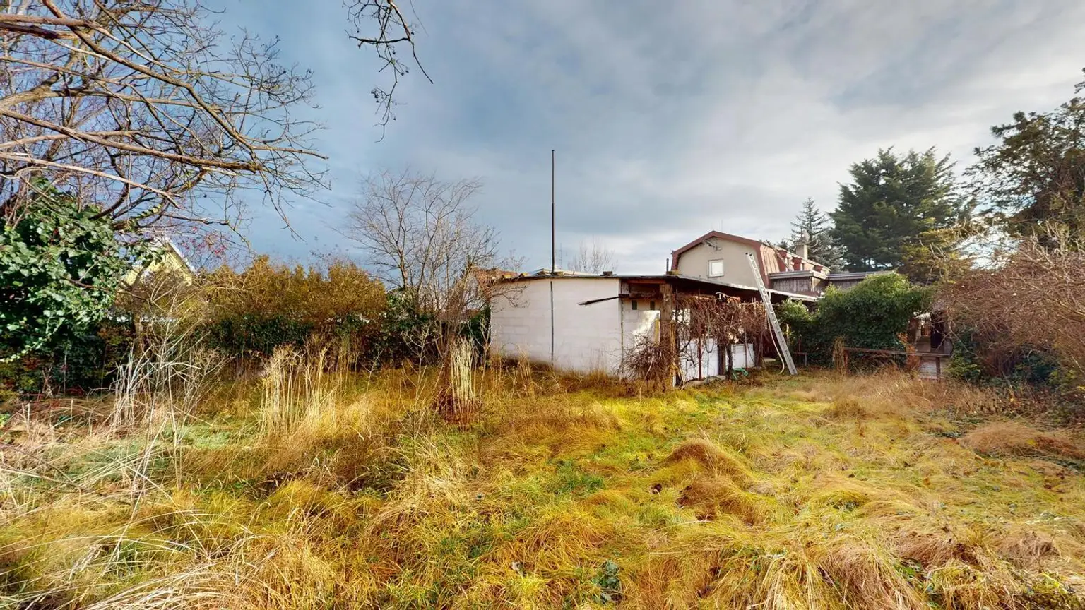 Althaus mit 729 m² Grundstück am Stadtrand – Essling