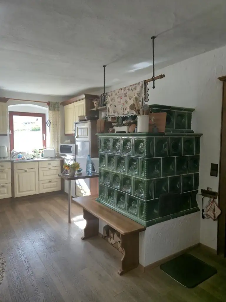 Wunderschöner Dreikanthof in Ruhelage mit Reithalle