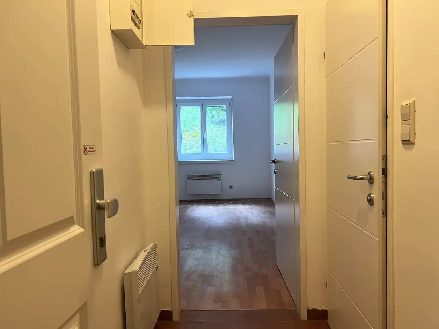Eingang mit Blick zu Zimmer