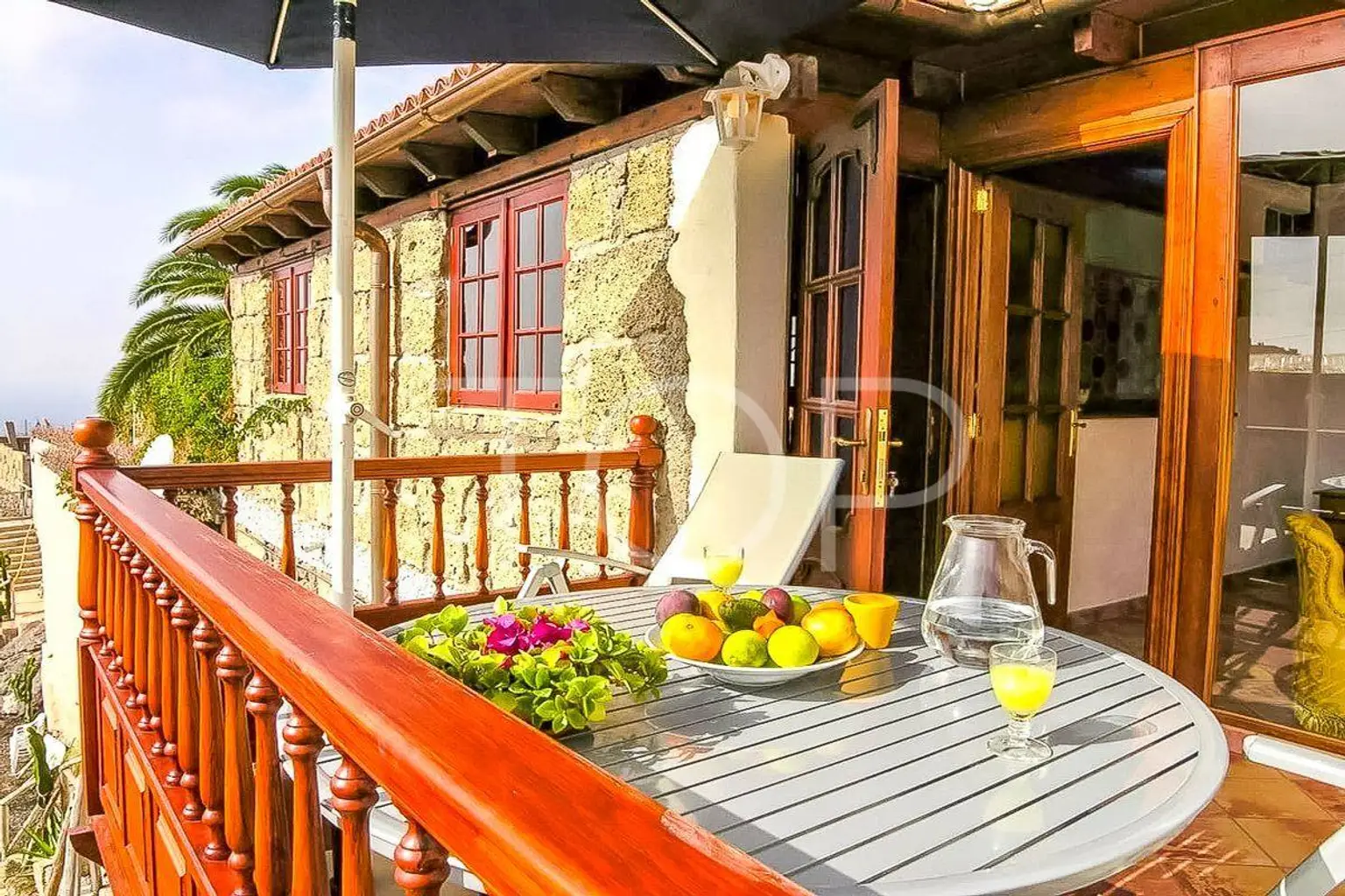 Romántica mansión con seis apartamentos en Costa de Adeje