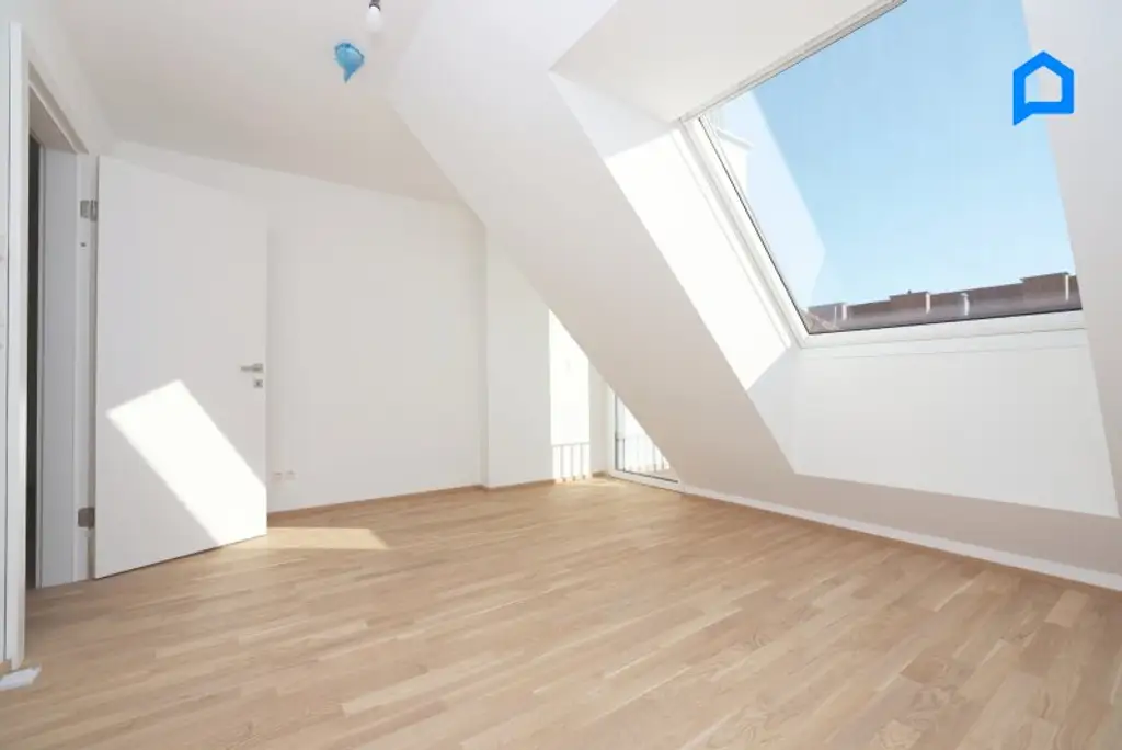 ERSTBEZUG, JETZT einziehen! Dachgeschoss NEU mit modernster Ausstattung c. 113 m² Wohnfläche, 4 Zimmer plus Nebenräume, Wärmepumpe, FBH, Deckenkühlung