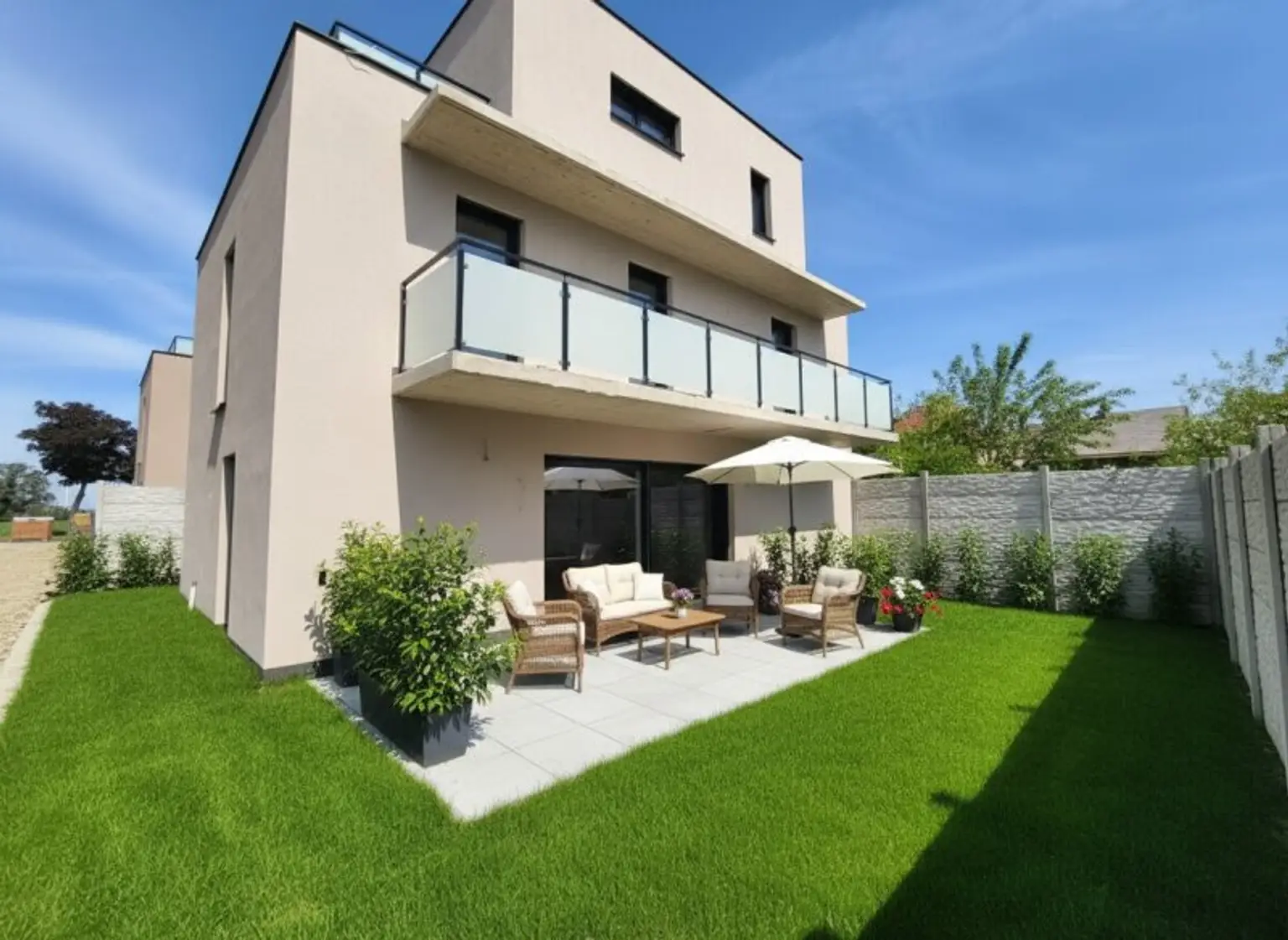 Exklusives Einfamilienhaus - Ein Wohngenuss für die ganze Familie - 5 Zimmer - Viele Freiflächen -  Ziegelmassiv - Pv-Vorbereitung - uvm.
