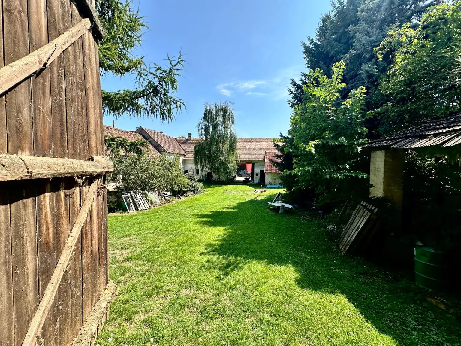 Sanierungsbedürftiger Bauernhof mit großem Grundstück, Stallungen und Stadl – ländlicher Charme mit viel Potential!