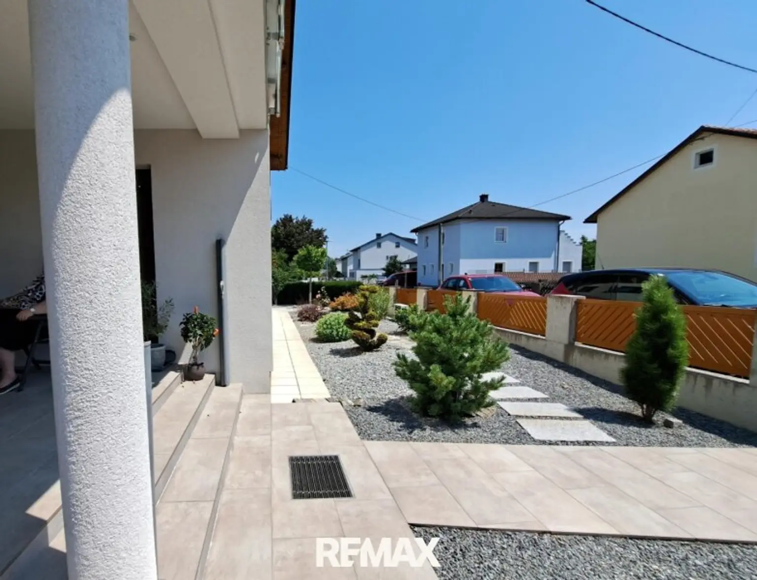 sehr gepflegte Außenanlage