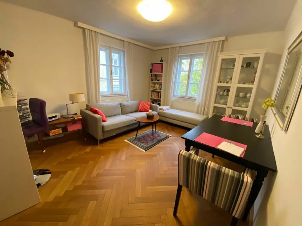 Teil-möblierte stylische Innenstadtwohnung-Ihr Wohntraum schnell erfüllt!