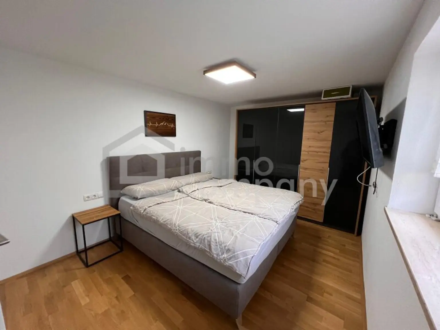 AXAMS : NEUWERTIGE, SEHR RUHIG GELEGENE 3-ZIMMER GARTENWOHNUNG