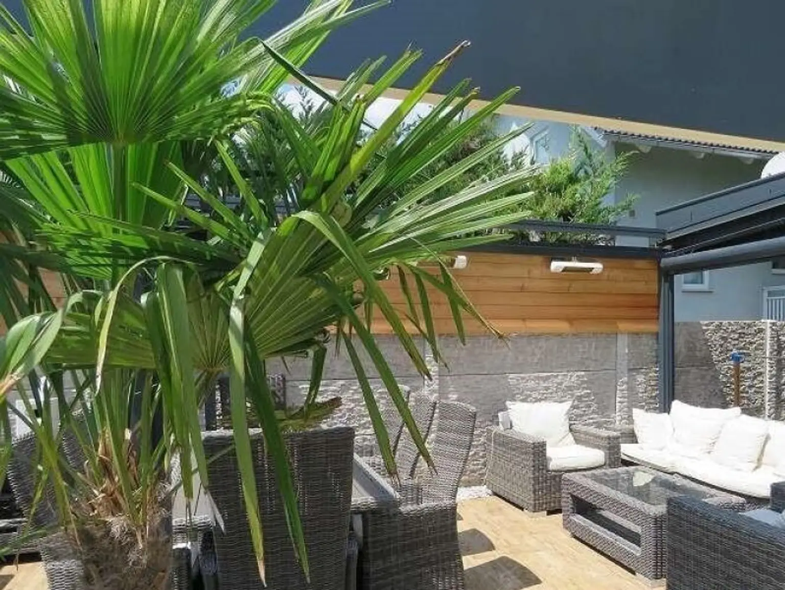 Traumhaft LUXURIÖS AUSGESSTATTETES SMART EFH in Leopoldsdorf: Wfl. 196m², 6 Zimmer, Balkon & Terrasse! + PHOTOVOLTAIK ANLAGE mit STROMSPEICHER + beheizter POOL  + GARAGE + GRILLPLATZ +