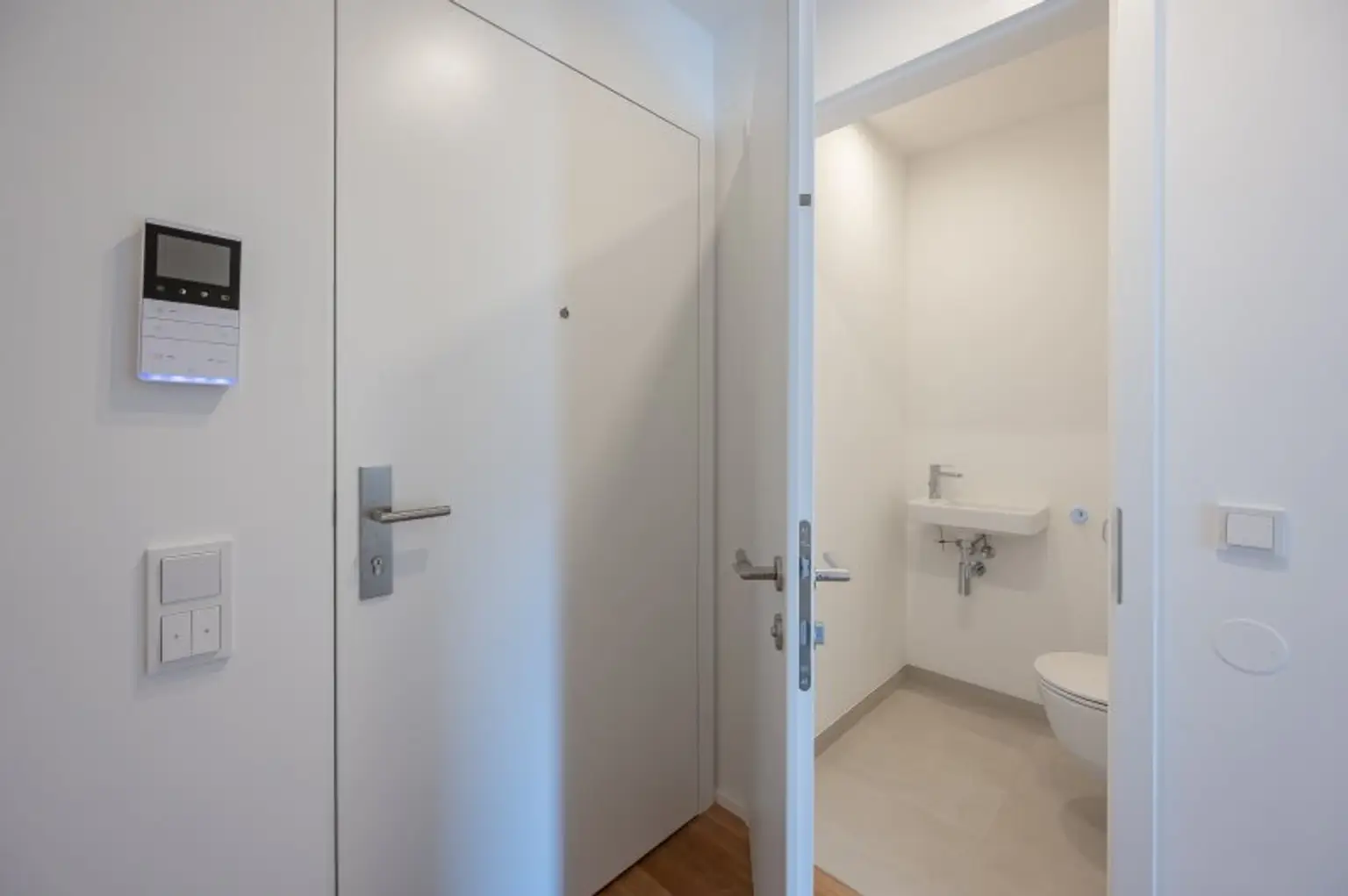 ++MOLLARD 50++ Modern 2-room apartment in a prime downtown location (1/16)