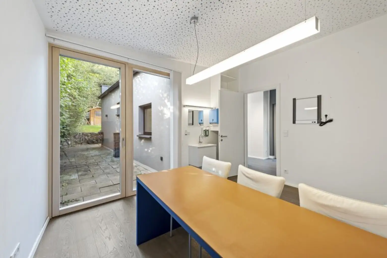 Exklusive Villa mit Nebengebäude in Gießhübl – Wohnen, Arbeiten & Wellness in Premiumlage