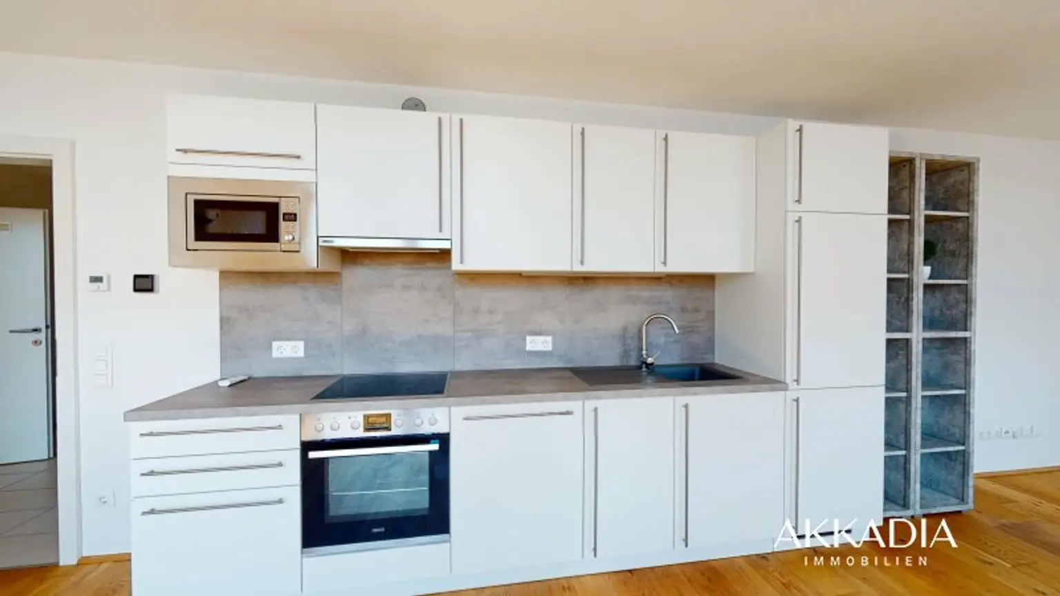 Moderne Dachgeschosswohnung, klimatisiert und gut geschnitten