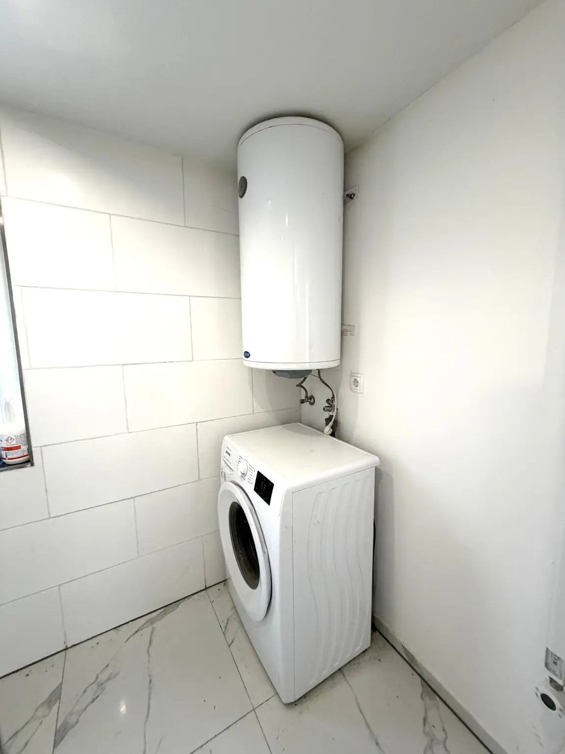 Boiler und Waschmaschine