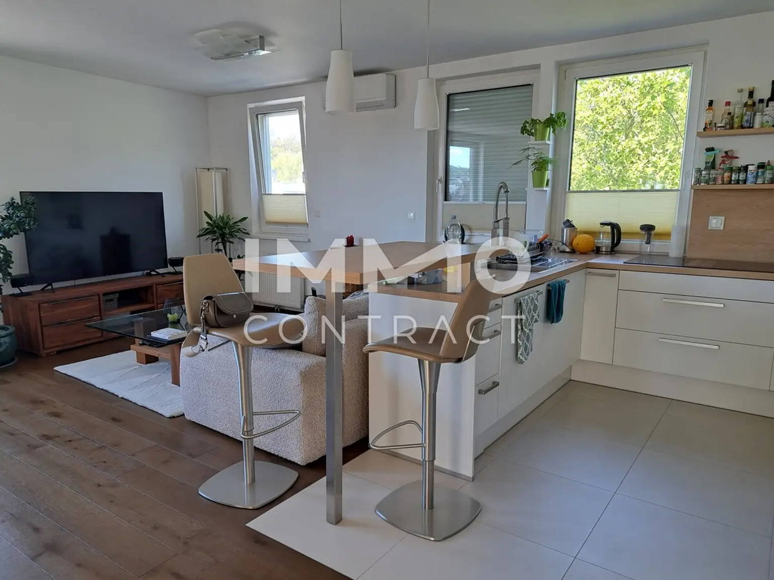 AUßERGEWÖHNLICHE DACHGESCHOSSWOHNUNG mit XL- Terrasse und XL Garagenplatz- Topzustand- Top Preis in 1130 Wien !