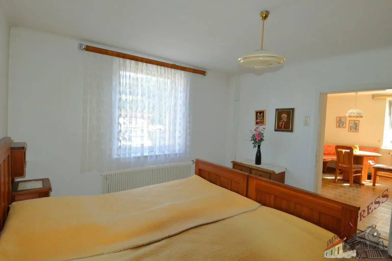 Einfamilienhaus mit Gäste-/Sommerhaus und 2 Garagen - Fernblick