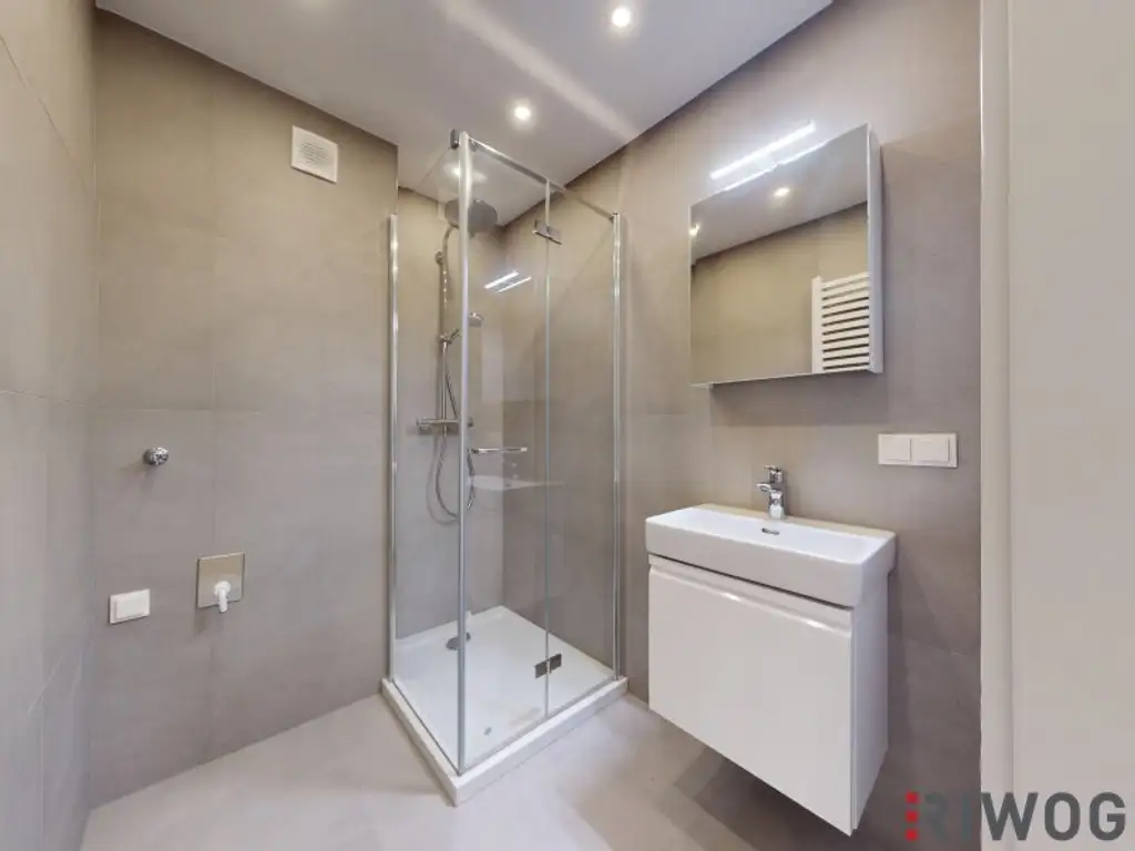 ERSTBEZUG nach Sanierung I Großzügige 2 Zimmer Wohnung mit geräumiger Küche und begehbaren Kleiderschrank I Augartennähe I Tischler Einbauküche inkl. Siemensgeräte I Gratis Miele Waschtrockner bei Kauf bis 31.12.25