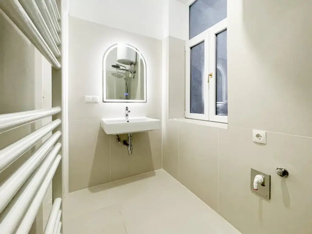 ALTBAU-TRAUM IN WÄHRING – 2,5 ZIMMER • LIFT KOMMT! • TOP LAGE HOFSTATTGASSE