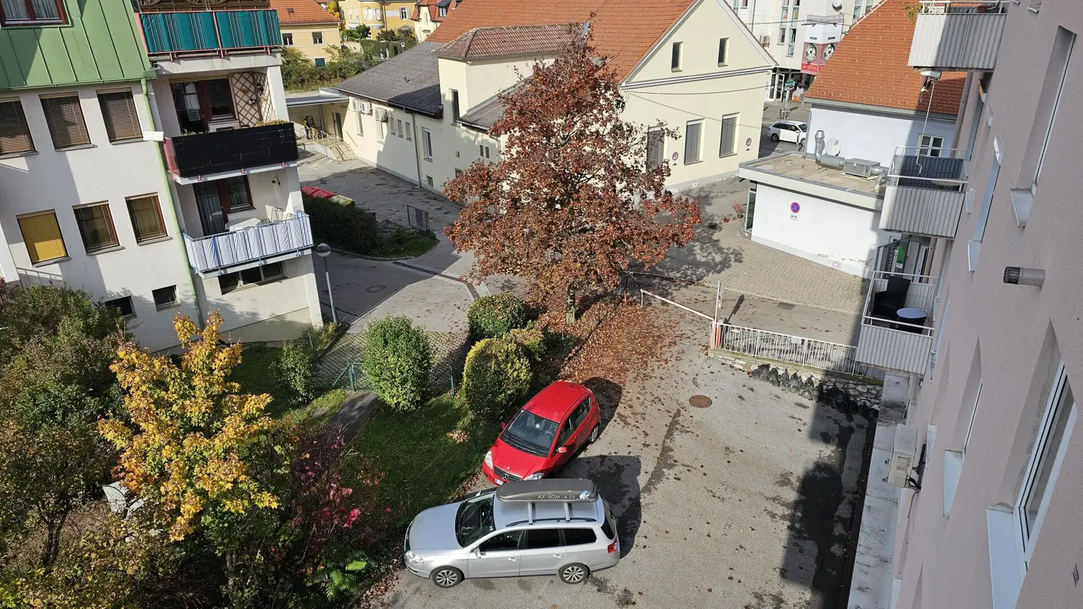 beschrankter Parkplatz