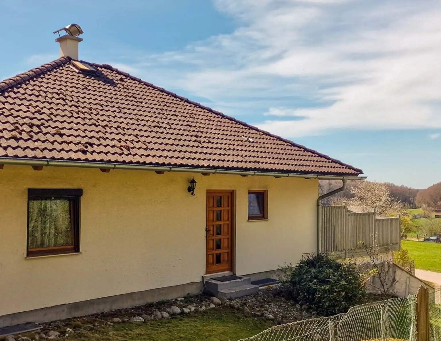 Kleiner Bungalow am Land in bester Aussichtslage, 35 km nördlich von Salzburg