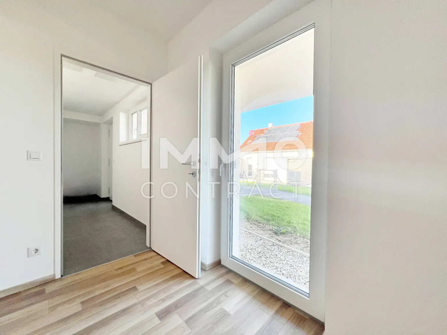 4ZI-REIHENHAUS mit NEBENGEBÄUDE (BÜRO) in Grünlage inkl.2 Parkpl.
Landesförderung möglich - keine Käuferprovision