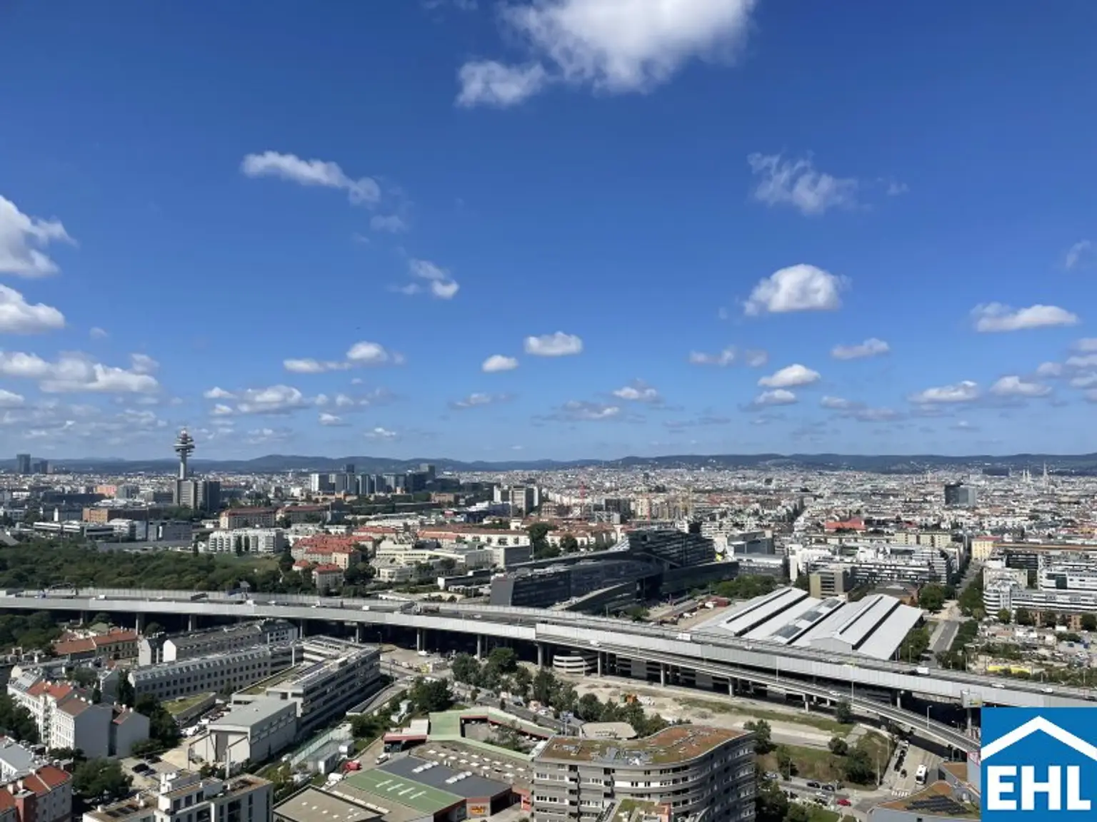 Skyline-Feeling im 34. Stock des Q-Tower mit Südwest-Ausrichtung