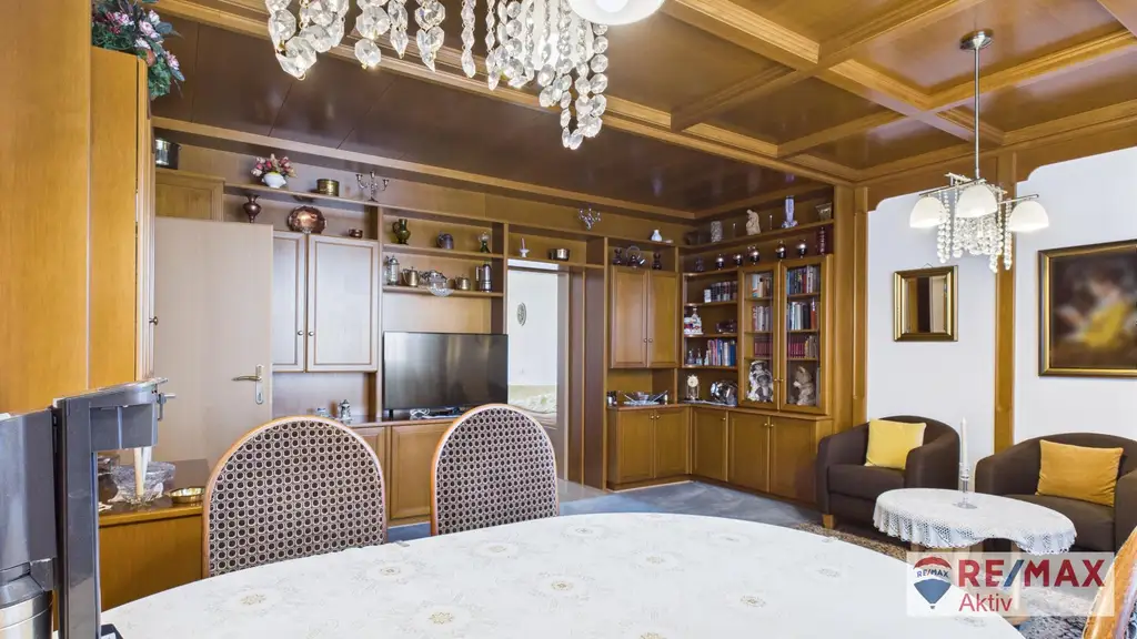 GROSSE GEPFLEGTE WOHNUNG MIT LIFT