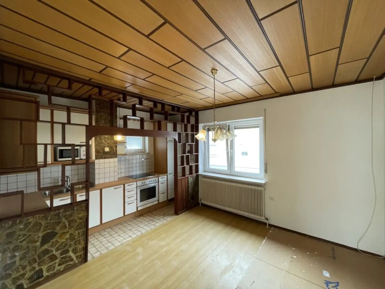 GEPFLEGTES EINFAMILIEN-HAUS MIT GARTEN UND GARAGE - RUHELAGE!