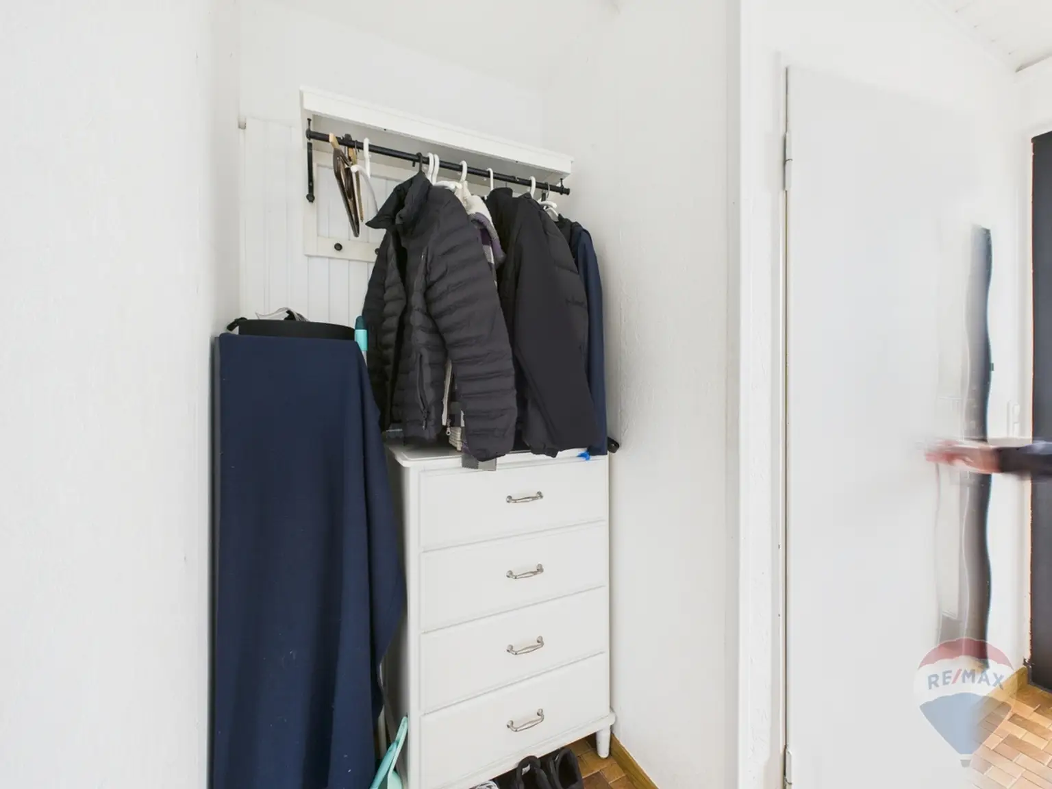 Garderobe EG