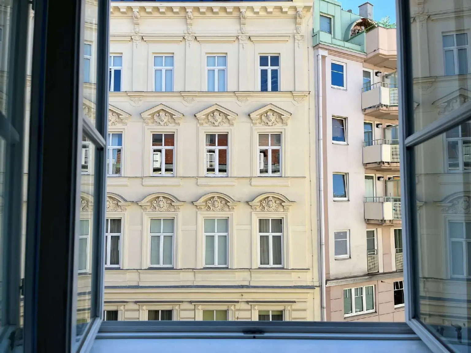 Wunderschöner Altbau zwischen Schlossquadrat und Naschmarkt