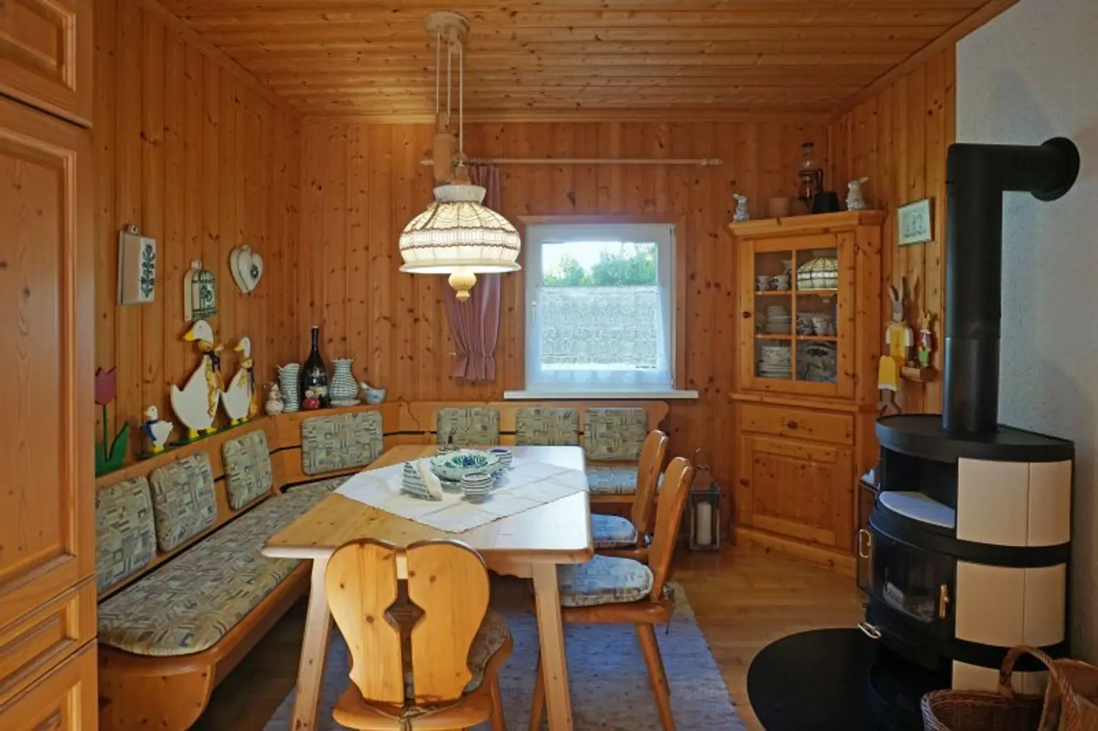 Reizvolles Holzhaus (gedämmt, verputzt) in ruhiger, naturnaher Lage - Neubaupotenzial!