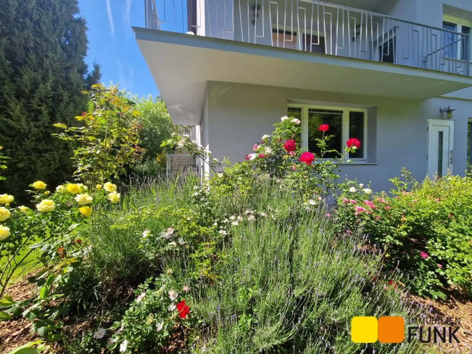 Großzügiges Haus mit Traumgarten