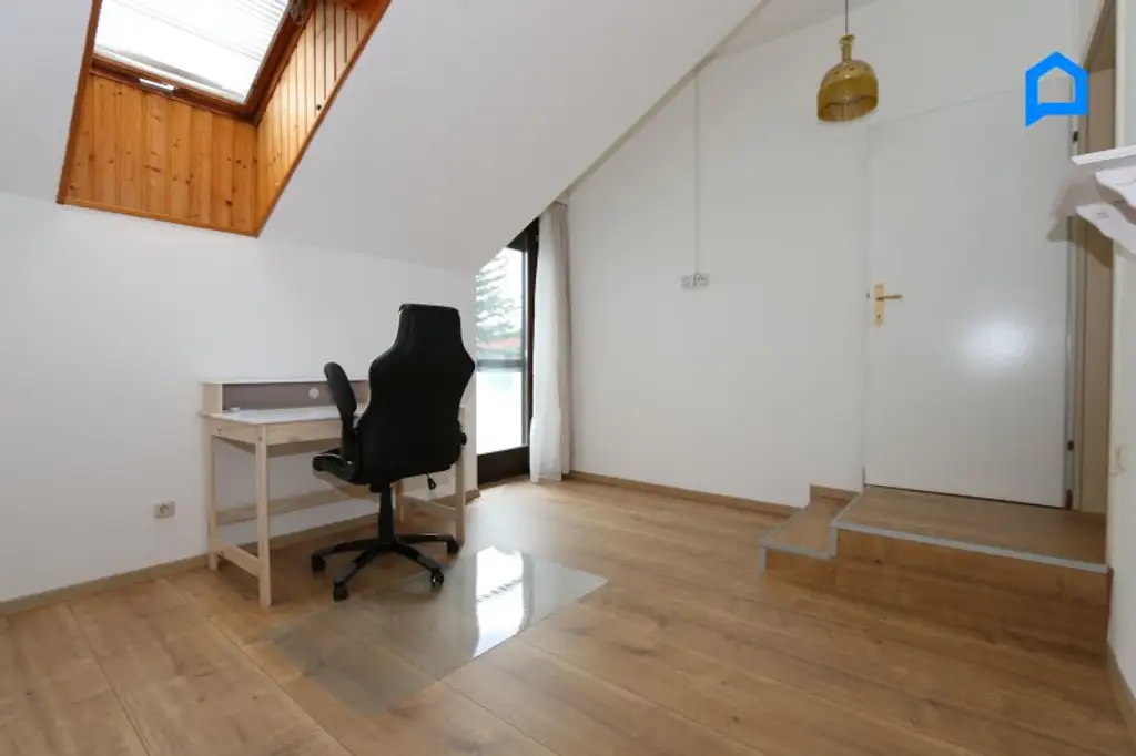 Sehr gepflegtes großzügiges Eckreihenhaus , Garten, Pergola, Terrasse, 4,5 Zimmer, plus Kellerräume, Garage