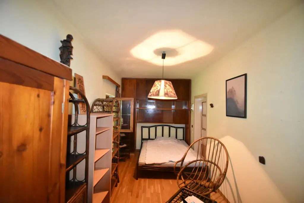 Wohnhaus mit großem Waldgrundstück